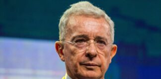 Expresidente Álvaro Uribe es condenado a 12 años de arresto domiciliario