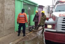 Cuatro afectados por incendio de estructura en Antiguo Aeropuerto