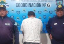 Detienen a hombre solicitado en Azaro