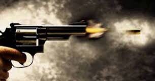 Discutió con un amigo y le «disparó» en dos oportunidades en el sector Universitario