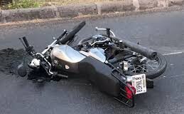 Esquivó un vehículo y se cayó de la moto en Banco Obrero