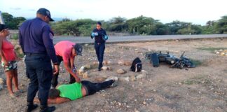 Hombre rodó de la moto en Sabana Larga