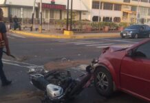 Motorizados casi pierden la vida al irrespetar semáforo en Punto Fijo