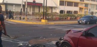 Motorizados casi pierden la vida al irrespetar semáforo en Punto Fijo