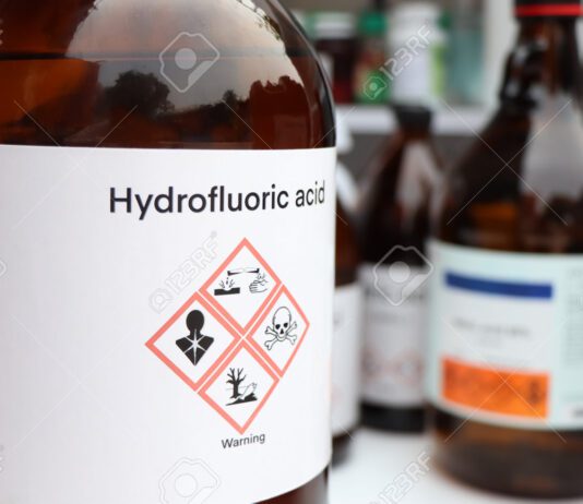 Pisó un contenedor con ácido fluorhídrico y murió