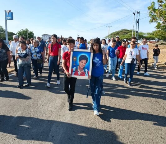 La imagen de Carlos Acutis llegó a la iglesia San Nicolás de Bari en Moruy