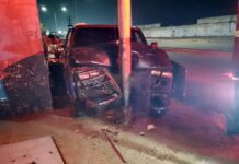 Conductor impactó camioneta con un poste en Punto Fijo