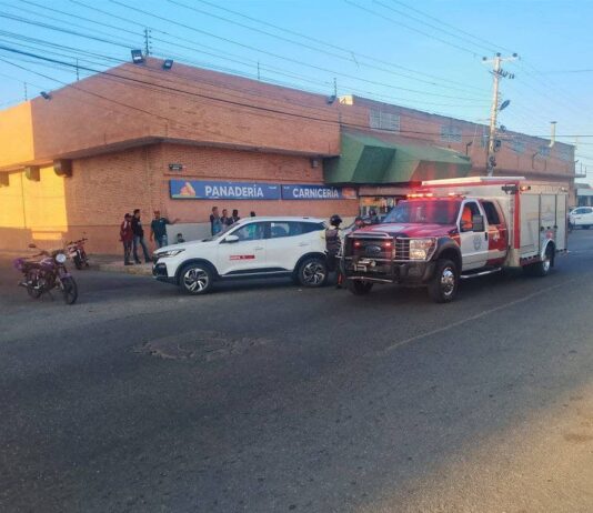 Dos lesionados en la calle Comercio de Punto Fijo durante colisión de vehículos