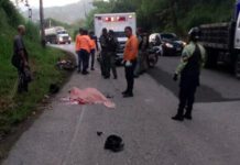 Estudiante murió al impactar su moto contra una gandola La víctima, identificada como Justyn Carmona, se trasladaba en una motocicleta, la cual impactó contra una gandola