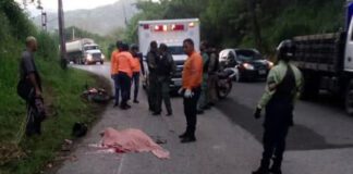 Estudiante murió al impactar su moto contra una gandola La víctima, identificada como Justyn Carmona, se trasladaba en una motocicleta, la cual impactó contra una gandola