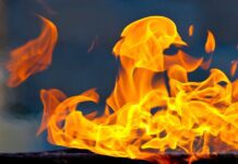 Roció con gasolina a una enfermera para quemarla porque no aceptaba el fin de la relación