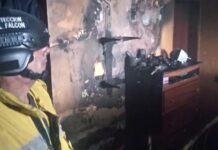 Corto circuito originó incendio de estructura en Caja de Agua