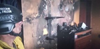 Corto circuito originó incendio de estructura en Caja de Agua