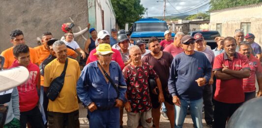 Usuarios preocupados ante la reducción en el suministro de gasolina en la Estación de Servicio La Reforma