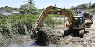 Alcaldía de Carirubana se prepara para la temporada de lluvia con limpieza de quebradas