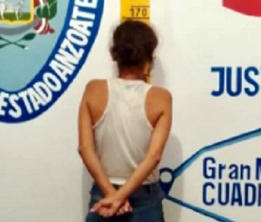 Presa por maltratar a sus hijos de uno y siete años