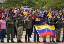 Pueblo de Carirubana se entrena con fusiles FAL y AK-103 en la Base Naval de Punto Fijo