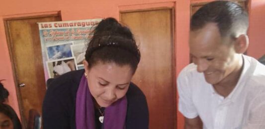 En Las Cumaraguas se forman en el tallado en piedras de sal