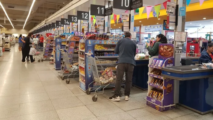 Ansa: en pocos meses el 100% de pagos en supermercados se hará en bolívares