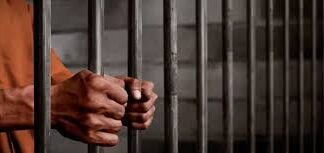 Quincuagenario quiso asesinar a su papá de 85 años