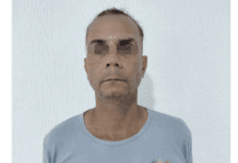 Golpeó a su hijastro en la cabeza con un tubo