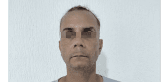 Golpeó a su hijastro en la cabeza con un tubo