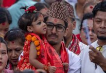 Nepal | Una niña de 2 años, la nueva diosa viviente Una niña de 2 años es entronizada como la nueva diosa viviente de Nepal