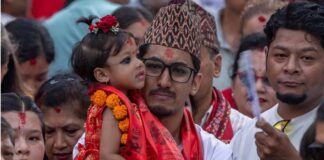 Nepal | Una niña de 2 años, la nueva diosa viviente Una niña de 2 años es entronizada como la nueva diosa viviente de Nepal