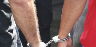 Por venta de material pornográfico detenidos padre e hijo en Falcón