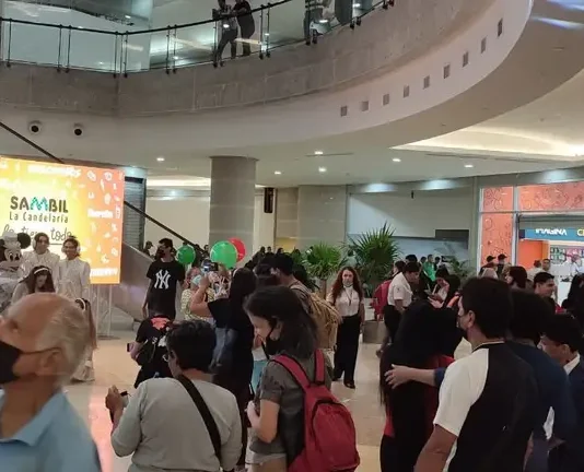 Establecen normas a influencers y creadores de contenido que graben en centros comerciales