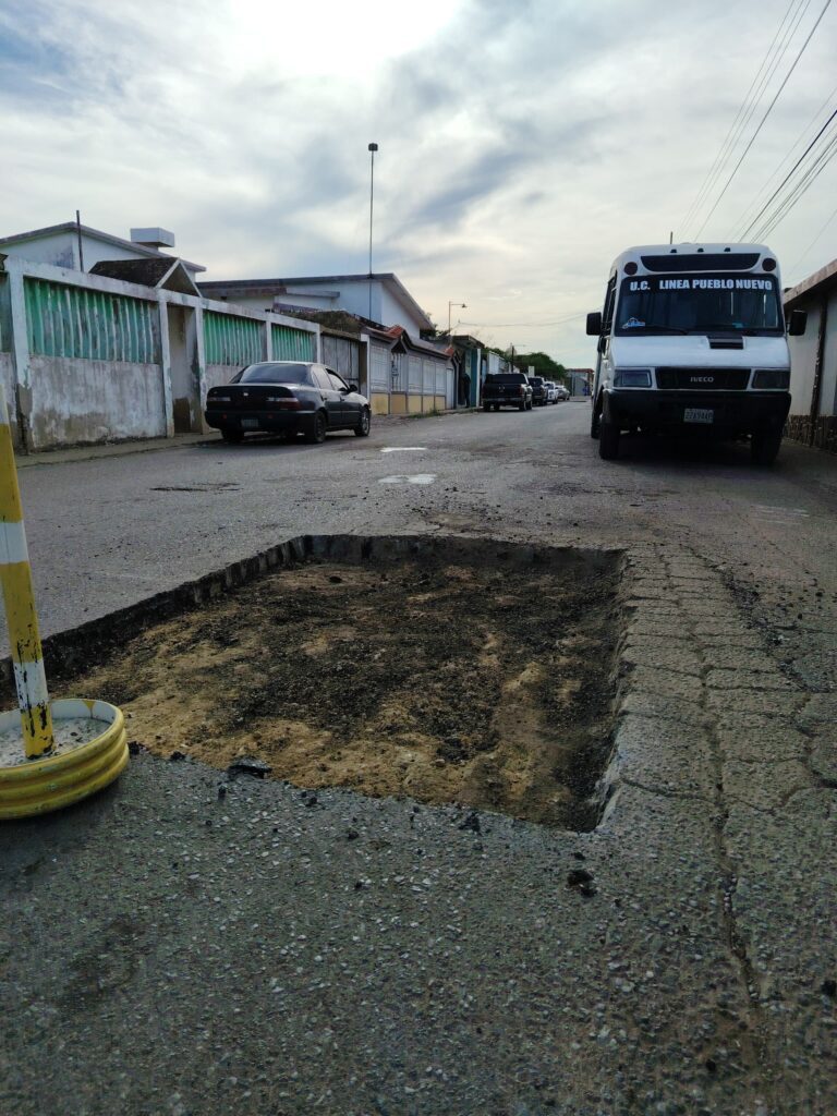 Alcaldía del Municipio Falcón inició plan especial de bacheo en Pueblo Nuevo