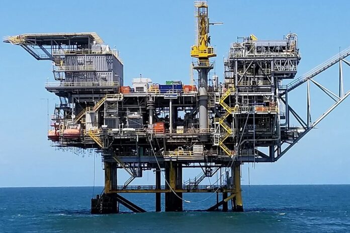 Bloomberg: Shell busca exportar gas venezolano con licencia de EE UU