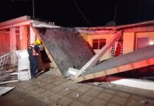 Conductor ebrio derribó el porche de la vecina en Punto Fijo