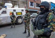 GNB rescató a joven secuestrada en Puerto Ordaz Funcionarios de la Guardia Nacional Bolivariana (GNB) lograron el rescate de una adolescente, quien permanecía cautiva desde el pasado viernes. El hecho se registró en Puerto Ordaz, estado Bolívar, donde funcionarios del Grupo Antiextorsión y Secuestro (GAES), logró la liberación de la víctima, una jovencita de 15 años de edad, quien había sido raptada por un grupo de hombres en un centro comercial de esa ciudad.