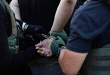 EEUU | Hombre apuñaló a dos adolescentes con tenedor en pleno vuelo EEUU | Hombre apuñaló a dos adolescentes con tenedor en pleno vuelo