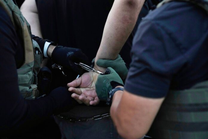 EEUU-hombre-adolescentes-tenedor-vuelo EEUU | Hombre apuñaló a dos adolescentes con tenedor en pleno vuelo