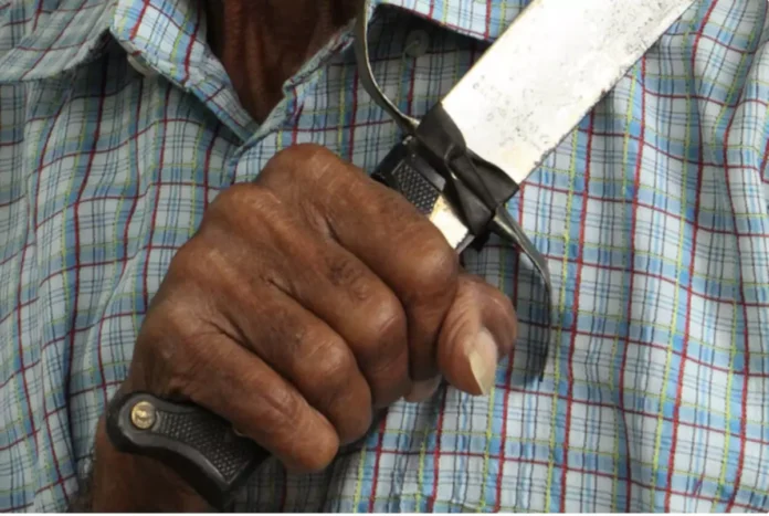 Hondureño atacó con un machete a un compañero de trabajo