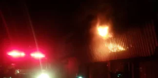 Incendio destruye galpón de zapatos en Punto Fijo