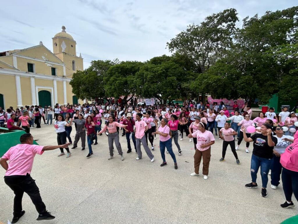 La Unefm vistió de rosa al municipio Falcón