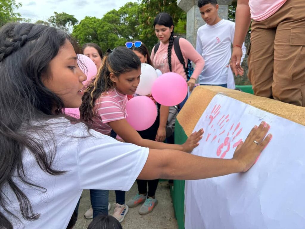 La Unefm vistió de rosa al municipio Falcón