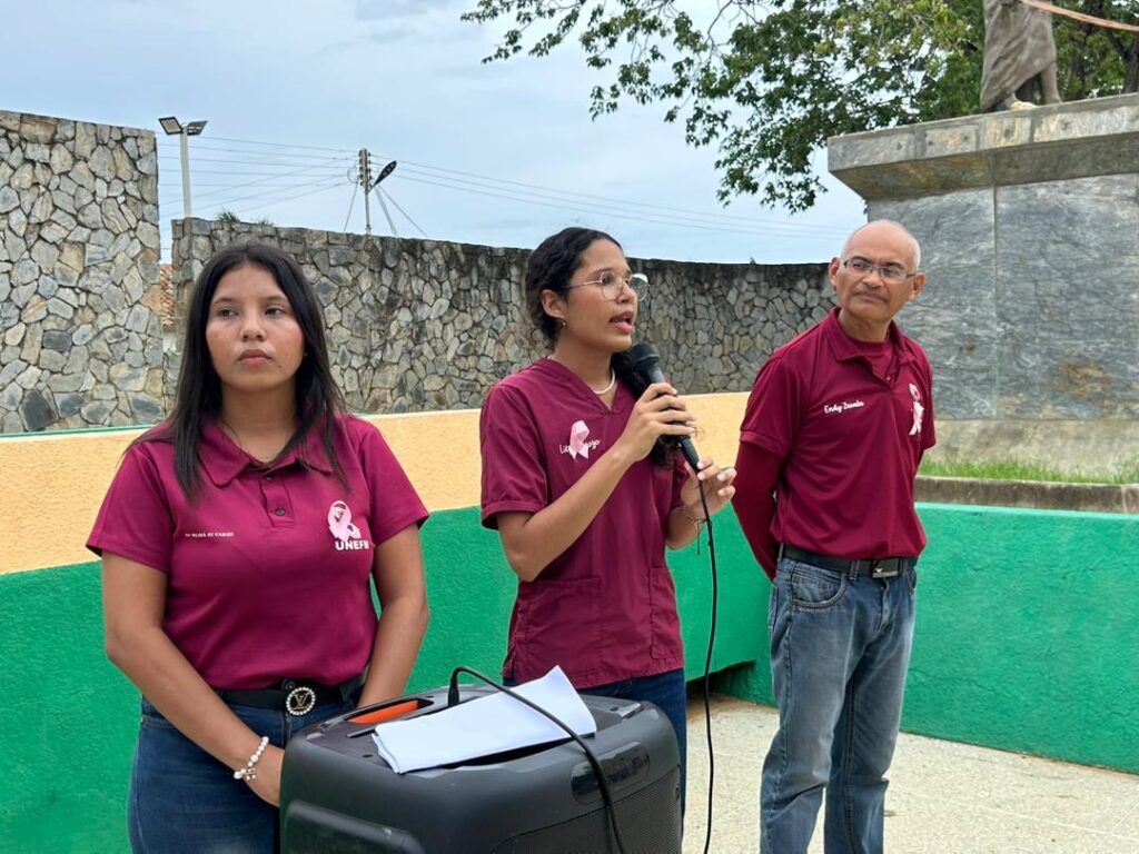La Unefm vistió de rosa al municipio Falcón