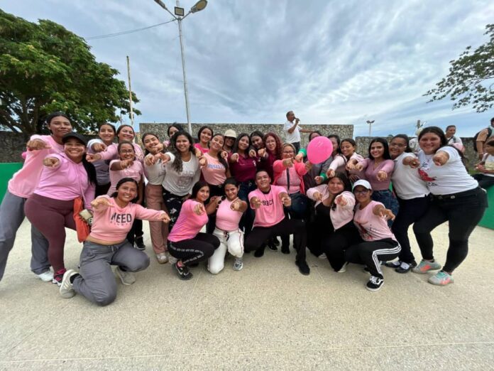 La Unefm vistió de rosa al municipio Falcón
