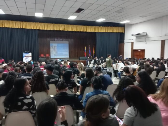 Unefm Municipio Falcón recibe a más de cien nuevos estudiantes