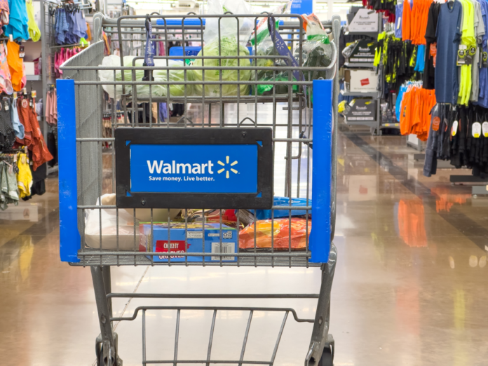 Hombre secuestró a sus víctimas y usó sus identidades para comprar en Walmart