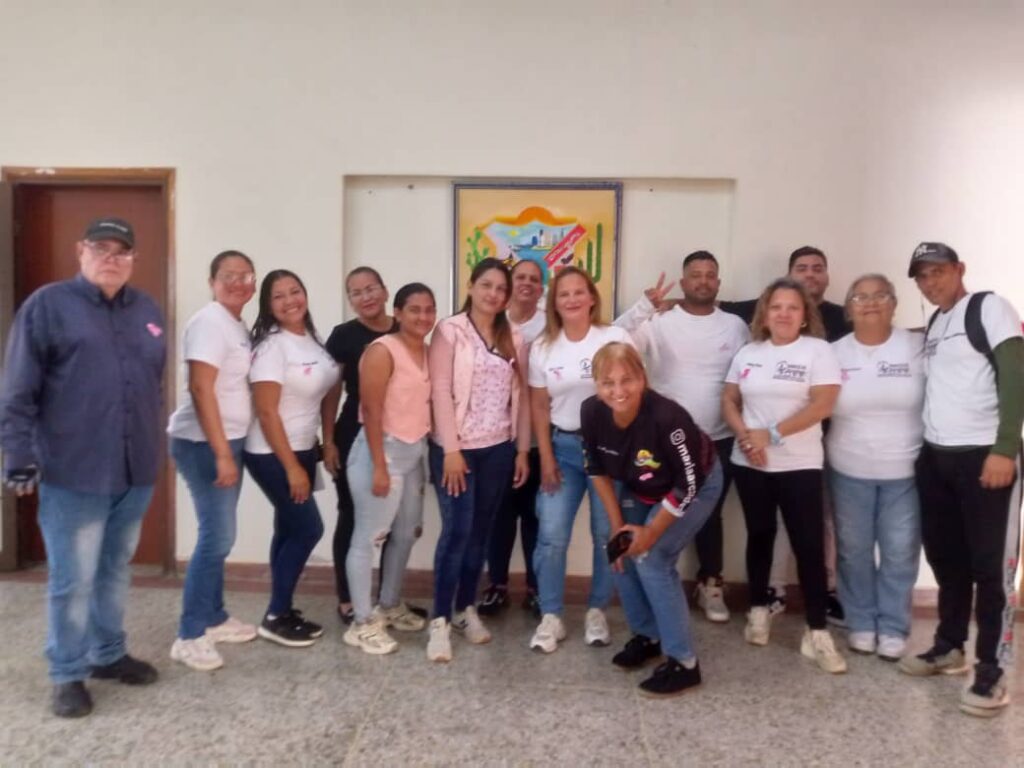 Personal de Concelostaques participa en charla sobre cáncer de mama