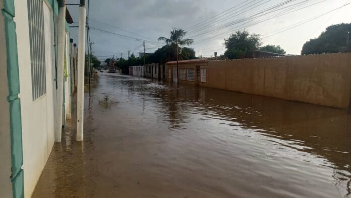 inundación-lluvias-Parcelamiento-Hilaria-de-Medina-coro Más de 40 familias afectadas por inundación del Parcelamiento Hilaria de Medina
