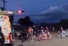 Accidente entre ambulancia y moto deja dos muertos