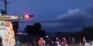 Accidente entre ambulancia y moto deja dos muertos