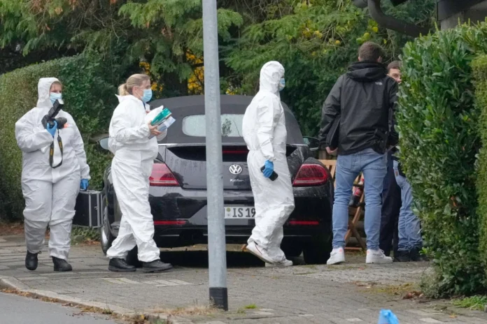 Investigadores: Alcaldesa alemana fue apuñalada por su hija