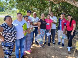 Alcaldesa Yasnelys Ventura entrega sugeridos a adultos mayores de Tocópero